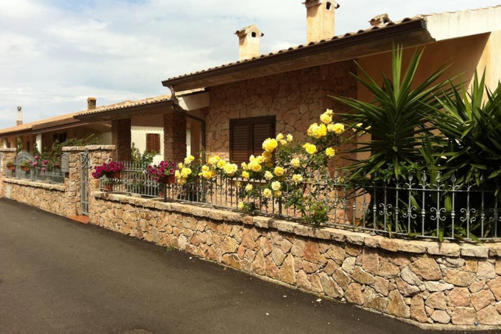 Bella Casa Con Giardino A 10 Minuti Dal Mare Apartamento Aglientu Exterior foto