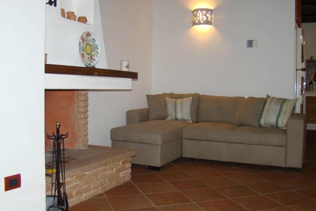 Bella Casa Con Giardino A 10 Minuti Dal Mare Apartamento Aglientu Exterior foto